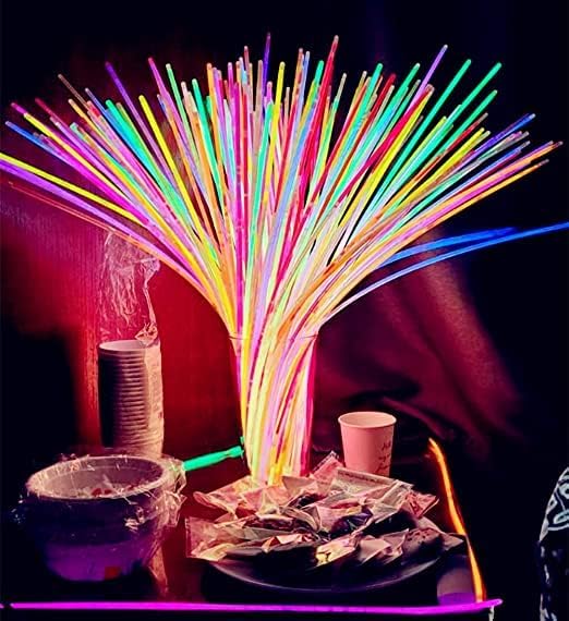 Glow Fever Glow Sticks Bulk 100ct 22'' Glow Necklaces with Connectors, Neon Light Sticks for Party Festivals Raves Concert Birthday Wedding, Green