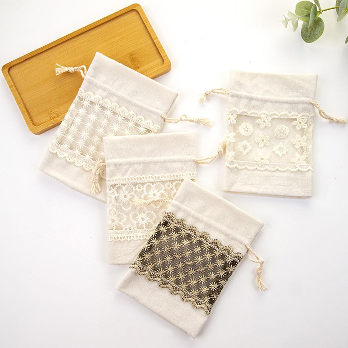 Snadulor 16 Pcs Organza Burlap Gift Bags Lace Burlap Organza Favor jewelry Pouch Bags for Christmas Birthday Wedding Baby Shower Party Favor