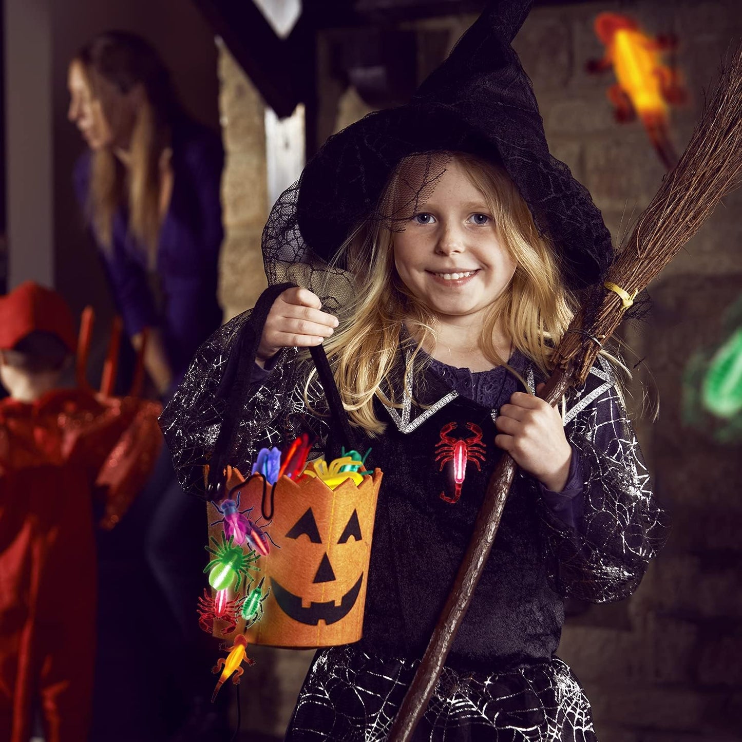 SpringFlower 60pcs Halloween Glow Critters Set for Halloween Party Favors,18 Critters Toys and 42 Glow Sticks, Glow in The Dark Party Favors, Halloween Goodie Bag Fillers, Halloween Miniatures.