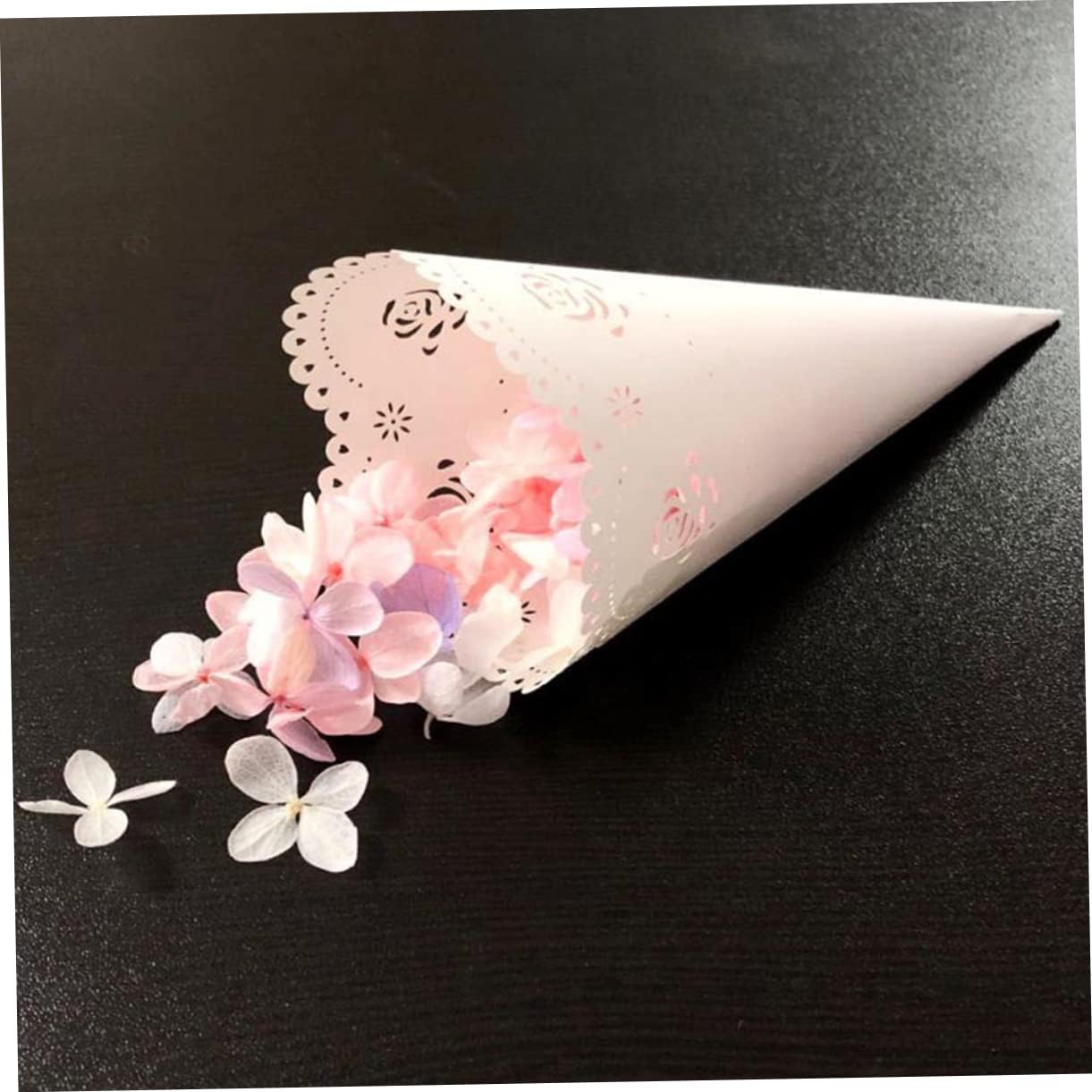 jojofuny 40 Pcs Rose Petals Party Confetti Cone Holder Candy Cone Bags Confetti Cone Stand Paper Petal Cones Wedding Party Favors Confetti Cones Cone Holder Stand Conical White Delicatessen
