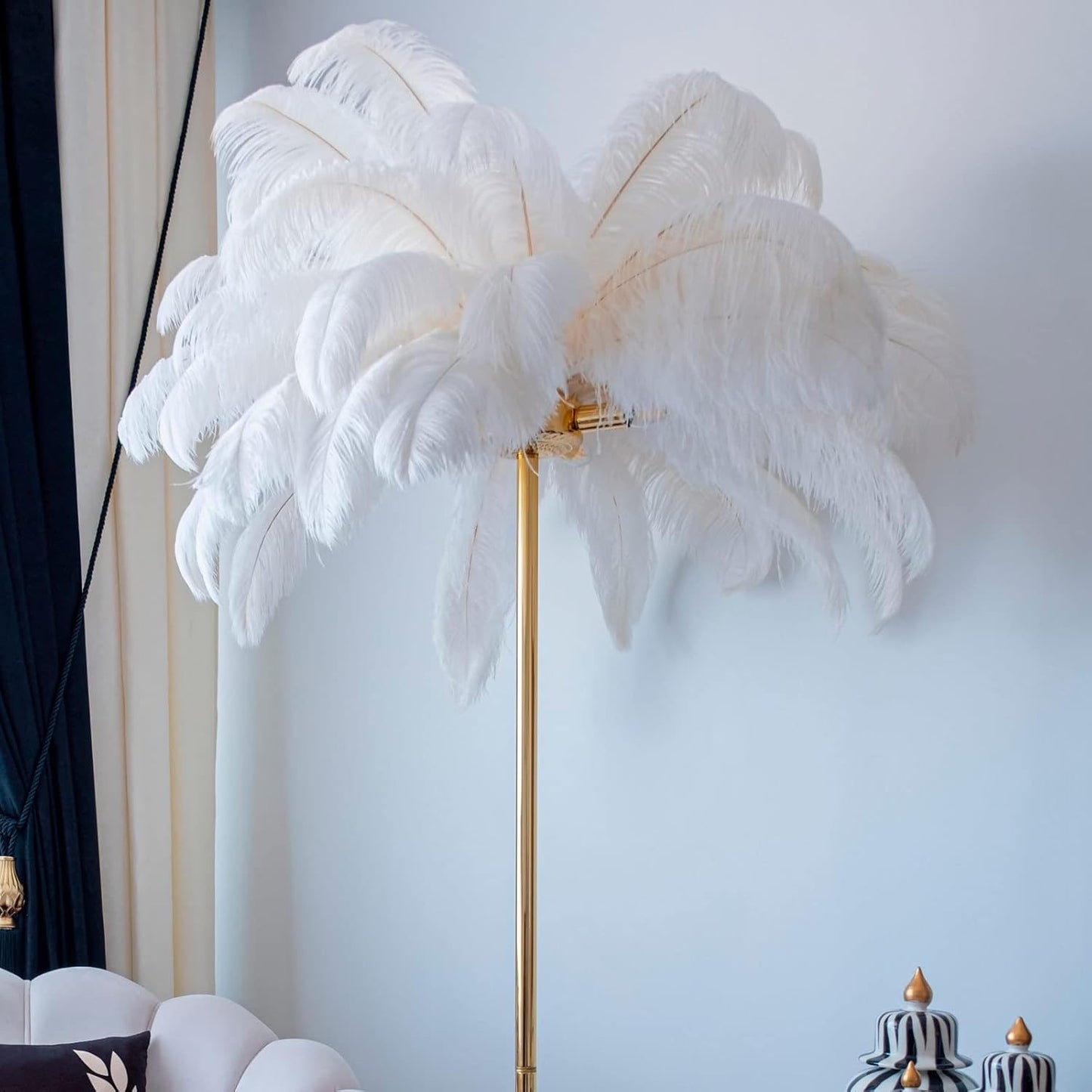 Retrowavy 30 Pcs 18-20 Inch Large Natural Ostrich Feathers Bulk for Centerpieces for Wedding Party Centerpieces Home Decoration Flower Arrangement (White)