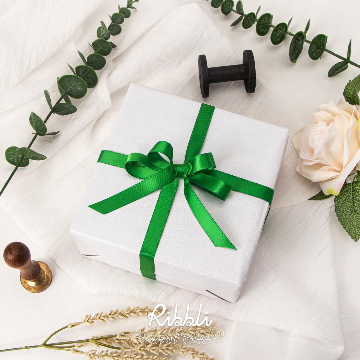 Ribbli Emerald Green Double Faced Satin Ribbon,1/2” x Continuous 25 Yards,Use for Bows Bouquet,Gift Wrapping,Christmas Decorating