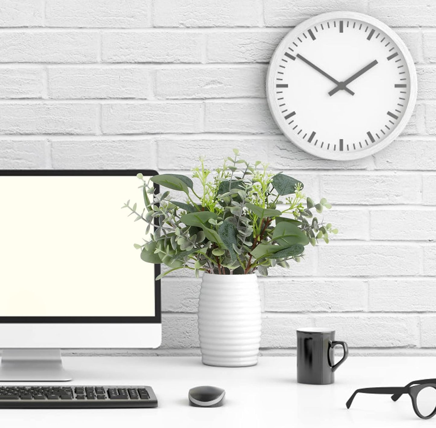 40 Pcs Artificial Greenery Eucalyptus Stem Silver Dollar Leaves Baby Eucalyptus Leaves Suitable for Family Wedding Vase Centerpieces Bouquet Flower Arrangement