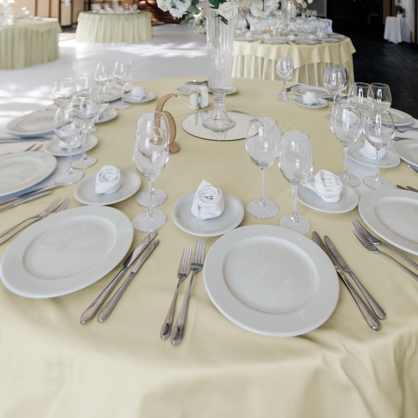 Fitable 6 Pack Ivory Round Table Clothes - 70 Inches in Diameter - Stain Resistant and Washable Tablecloths, Polyester Fabric Table Covers for Wedding, Party, Banquet, Gathering