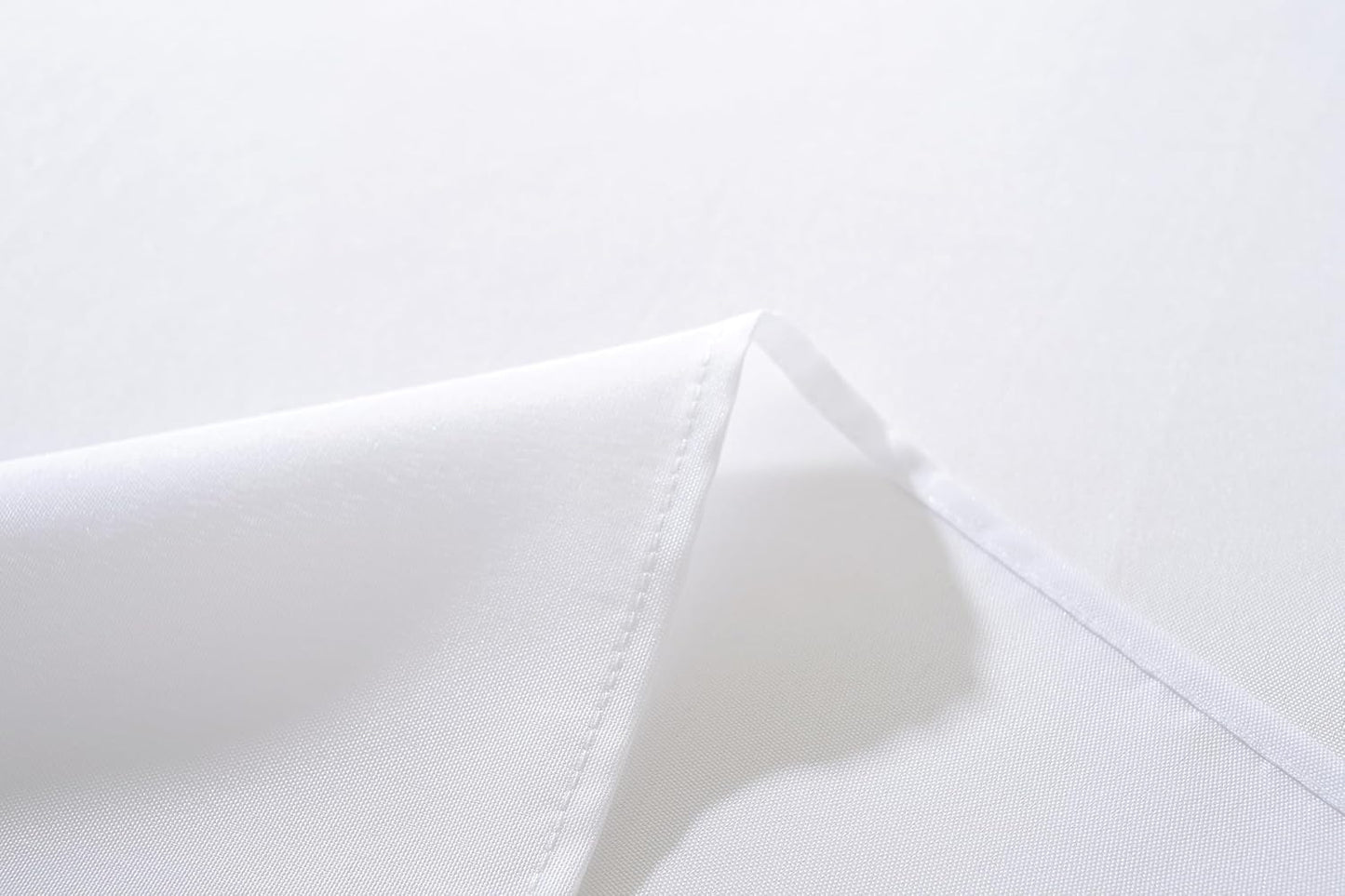 Craft And Party Rectangle Tablecloth, 70 x 90 Inch White Tablecloth, Polyester Fabric Washable Table Cloth for Home, Party, Wedding or Restaurant Use.