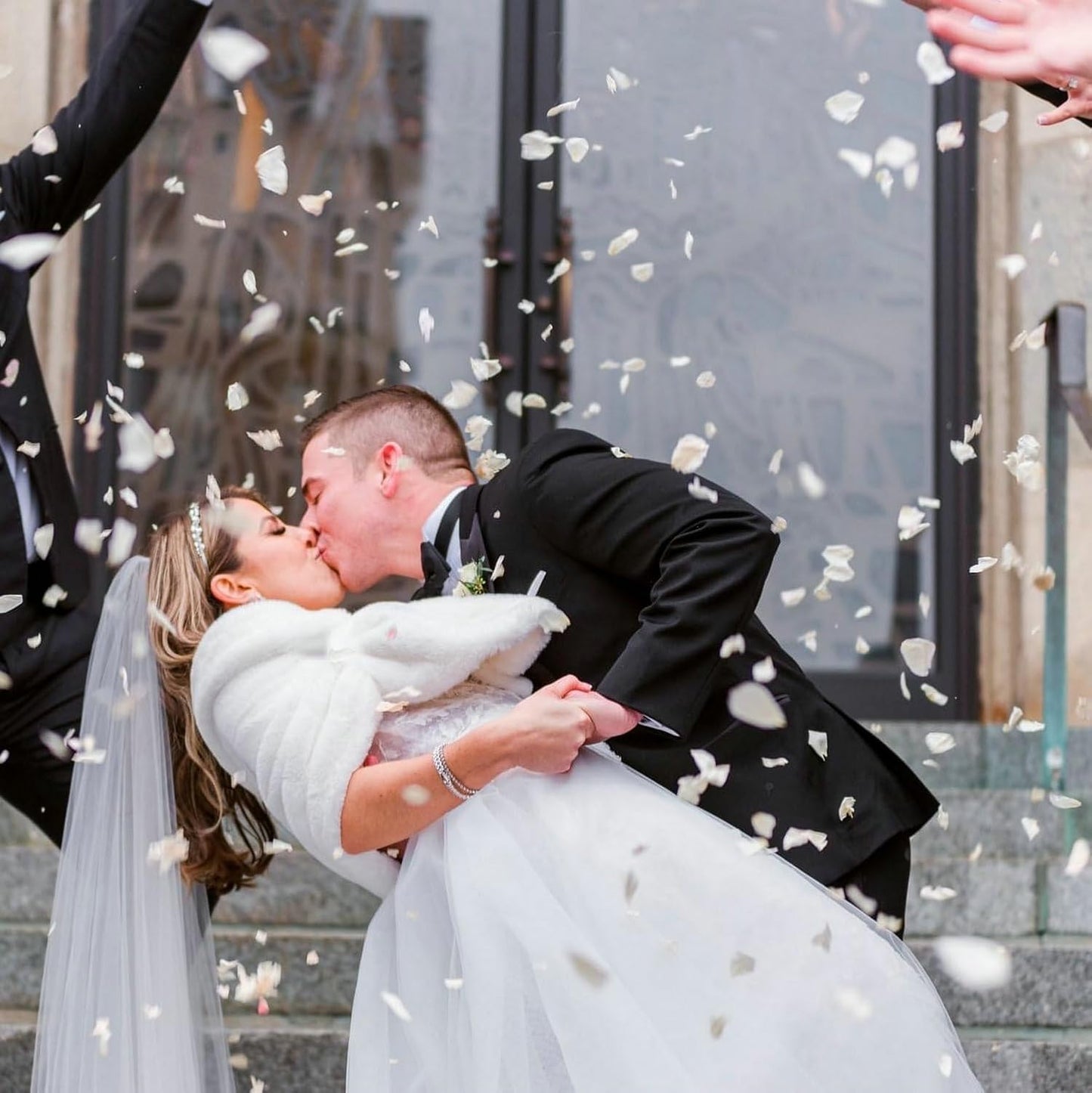 CODE FLORIST 1100 PCS Silk Rose Petals for Valentine's Day,Fake Rose Petals for Romantic Night,Wedding,Proposal Anniversary Flower Decorations(Separated,Scented,Ivory)