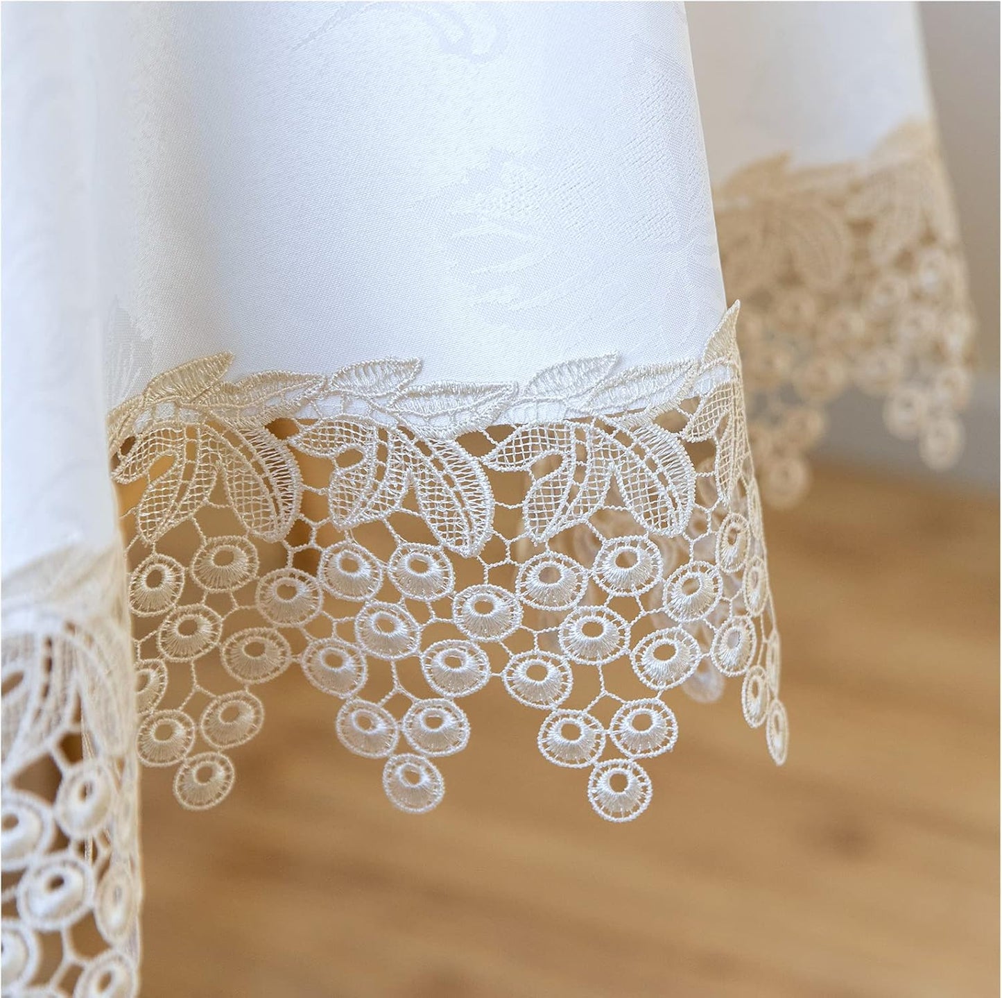 Beige lace Premium Round Farmhouse Tablecloth Waterproof OilProof SpillProof AntiShrink Soft Wrinkle Resistant Decorative Fabric Table Cover Kitchen Dinning Party Wedding Banquet