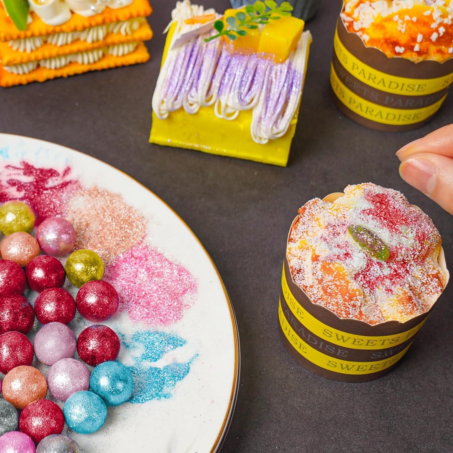 NiHome Edible Food-Grade Glimmer Powder Glitter Luster Dust Metallic Food Decorating Sprinkle Glimmery Dust for Drink Wine Beverage Cake Candy Dessert Bakery Restaurant Vegan (0.18oz/5g, Red)