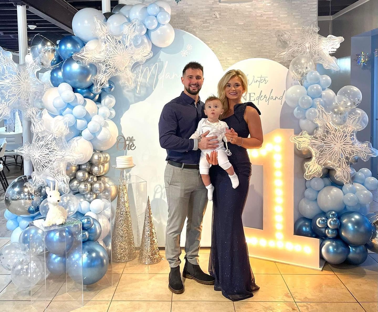 Blue and Silver Balloons Garland Kit, 124pcs Blue White Silver Confetti Metallic Latex Balloons Arch for Birthday, Baby Shower, Winter Wonderland Snow Theme Party Decoration