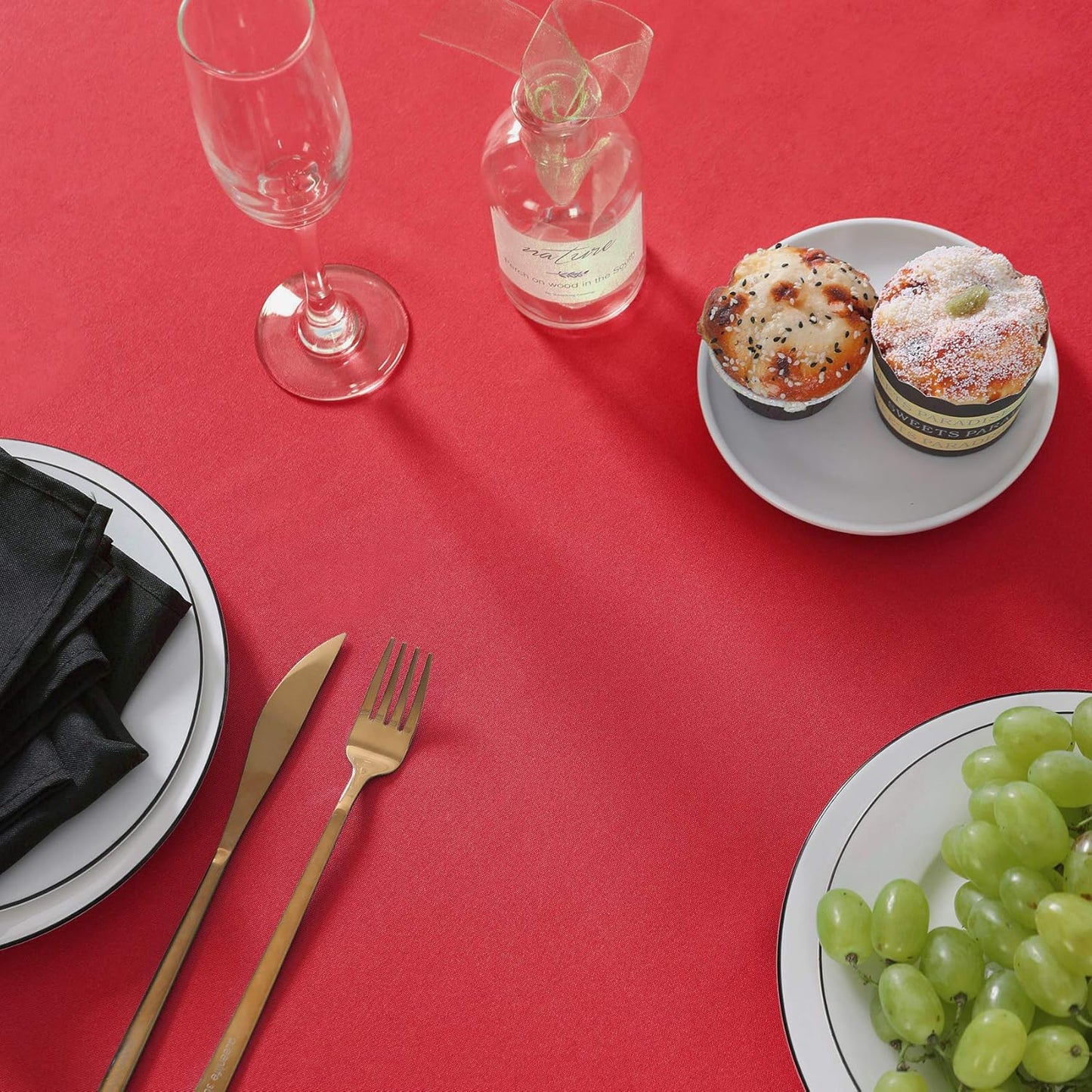 Cupuamon 132 inch Round Tablecloth Washable Polyester Table Cloth Decorative Table Cover for Wedding Party Dining Banquet（132 inch,Red）